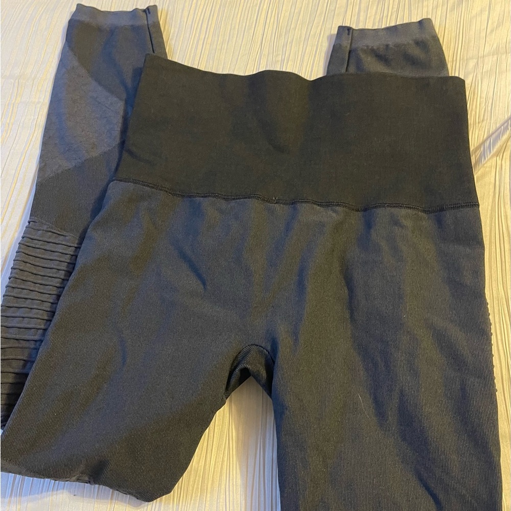 Spanx look at me now gray‎ seamless leggings, size medium - Picture 4 of 12